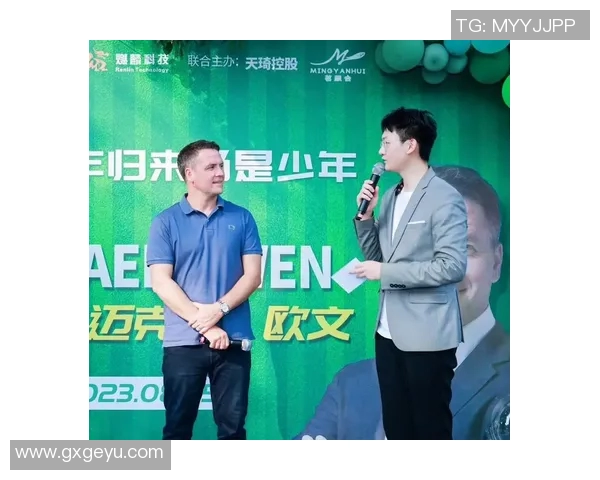 足球巨星欧文亲临中国展开足球推广活动引发热烈反响