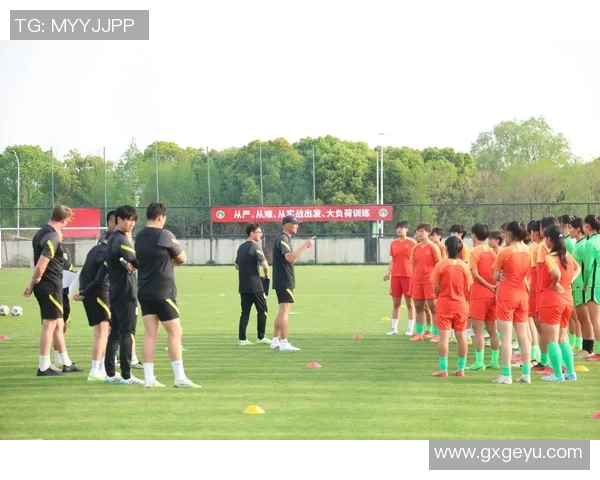 足不出户的足球明星们如何在家中保持竞技状态与训练热情