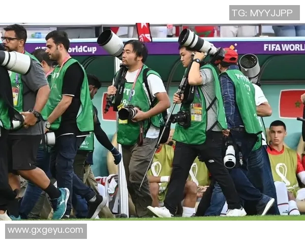 足球明星与幽默记者的奇妙互动背后那些不为人知的趣事