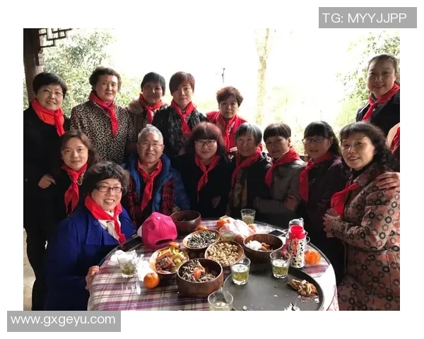 足球明星重聚恩师感人瞬间视频回顾师徒情深岁月如歌