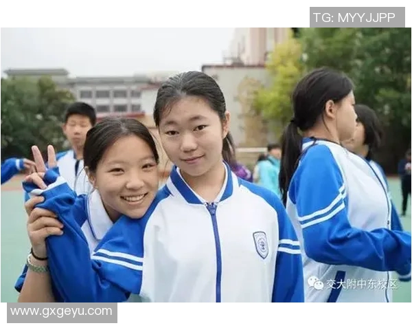 鹿晗携手上海足球明星团队共创辉煌未来展现青春活力与运动精神